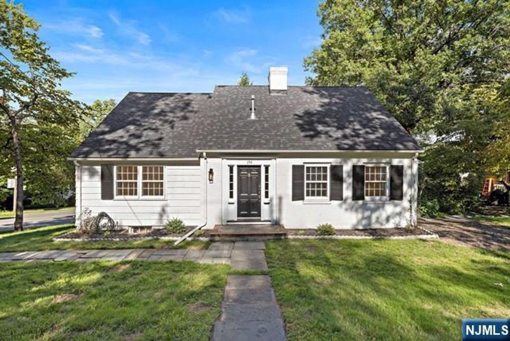 154 N Franklin Turnpike, Ho-ho-kus, NJ 07423