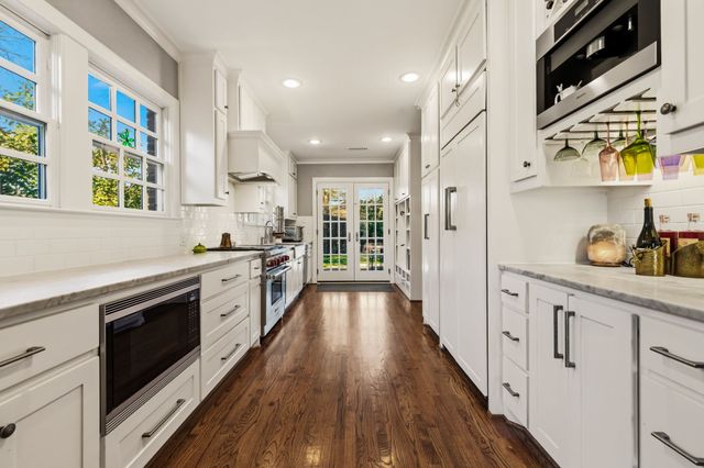 904 Clermont Avenue, Dallas, TX 75223