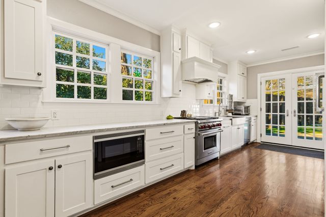 904 Clermont Avenue, Dallas, TX 75223