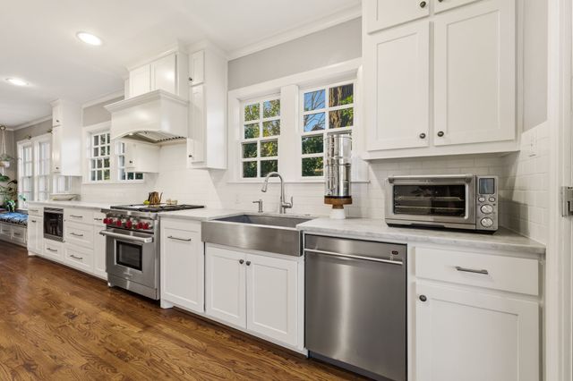 904 Clermont Avenue, Dallas, TX 75223