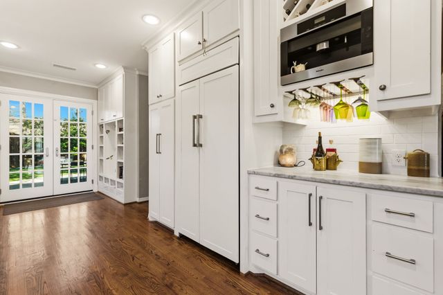 904 Clermont Avenue, Dallas, TX 75223