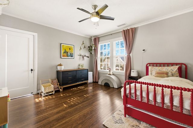 904 Clermont Avenue, Dallas, TX 75223