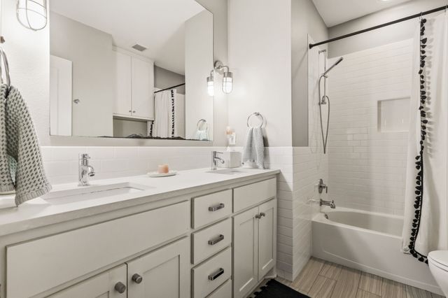 904 Clermont Avenue, Dallas, TX 75223