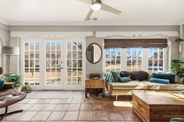 904 Clermont Avenue, Dallas, TX 75223