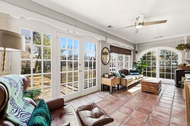 904 Clermont Avenue, Dallas, TX 75223