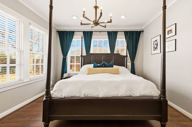 904 Clermont Avenue, Dallas, TX 75223