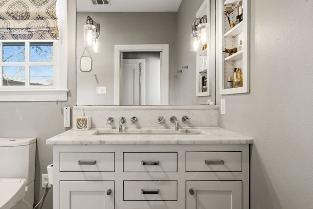 904 Clermont Avenue, Dallas, TX 75223