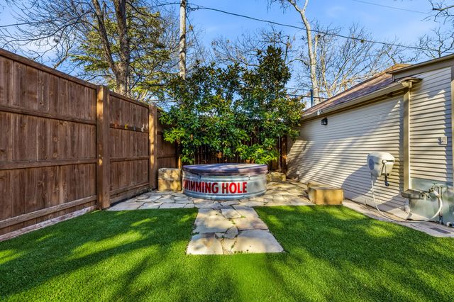 904 Clermont Avenue, Dallas, TX 75223