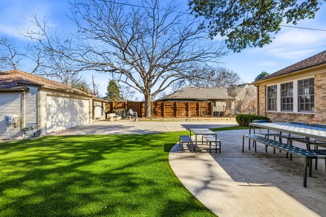 904 Clermont Avenue, Dallas, TX 75223