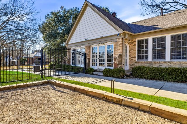 904 Clermont Avenue, Dallas, TX 75223