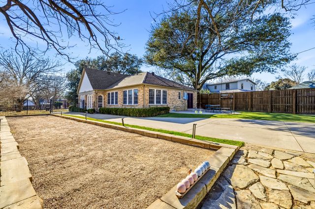 904 Clermont Avenue, Dallas, TX 75223