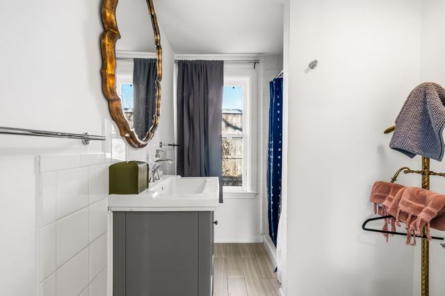 904 Clermont Avenue, Dallas, TX 75223