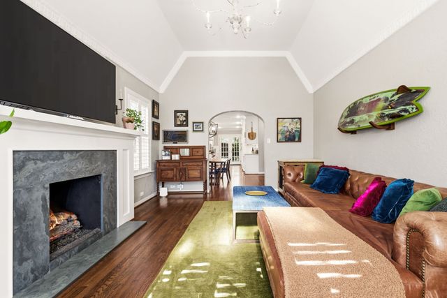 904 Clermont Avenue, Dallas, TX 75223