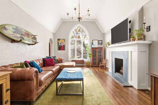 904 Clermont Avenue, Dallas, TX 75223