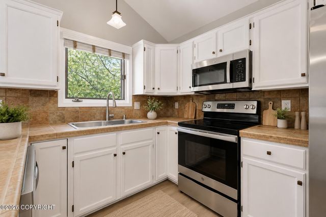 9845 Reliance Drive, Anchorage, AK 99507
