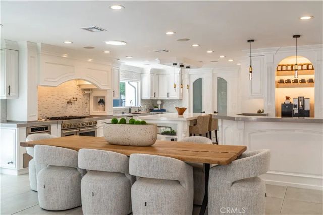 5242 Topeka Drive, Tarzana, CA 91356