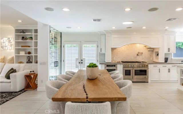 5242 Topeka Drive, Tarzana, CA 91356