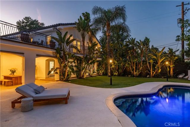 5242 Topeka Drive, Tarzana, CA 91356