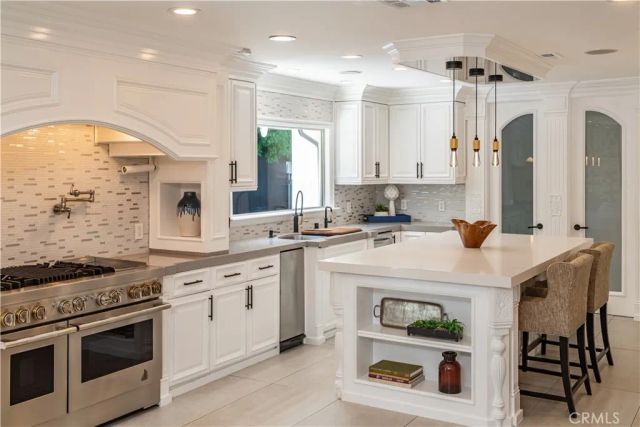 5242 Topeka Drive, Tarzana, CA 91356