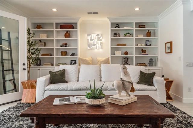 5242 Topeka Drive, Tarzana, CA 91356
