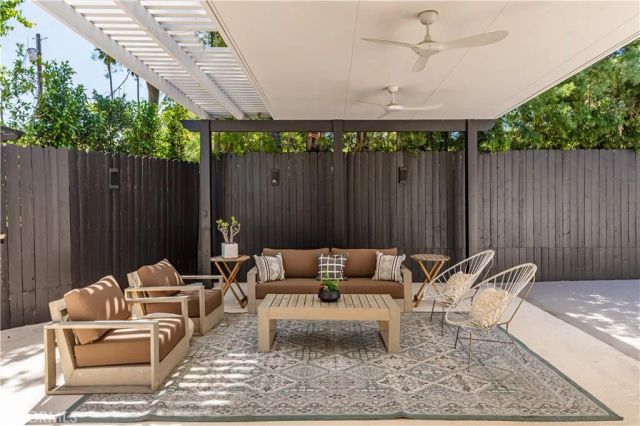 5242 Topeka Drive, Tarzana, CA 91356