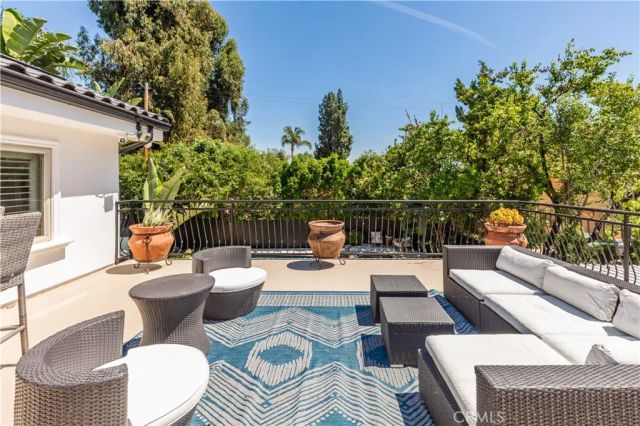 5242 Topeka Drive, Tarzana, CA 91356