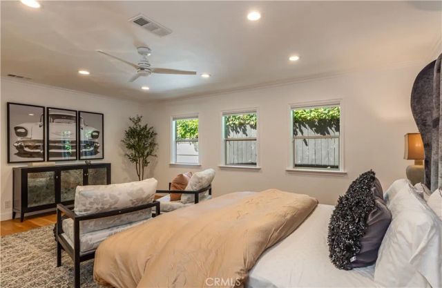 5242 Topeka Drive, Tarzana, CA 91356