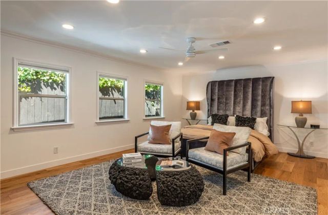 5242 Topeka Drive, Tarzana, CA 91356