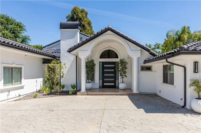 5242 Topeka Drive, Tarzana, CA 91356