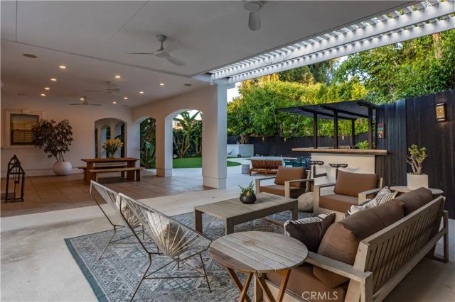 5242 Topeka Drive, Tarzana, CA 91356