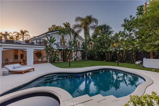 5242 Topeka Drive, Tarzana, CA 91356