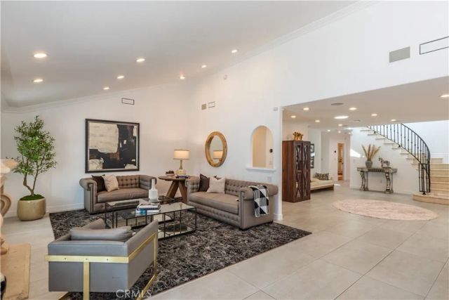 5242 Topeka Drive, Tarzana, CA 91356