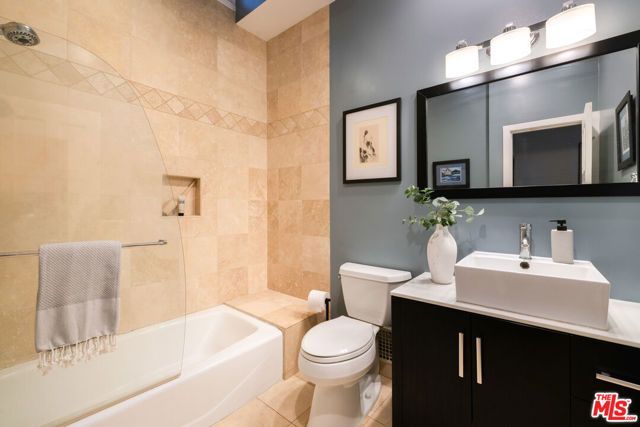 6148 San Vicente Boulevard, Los Angeles, CA 90048