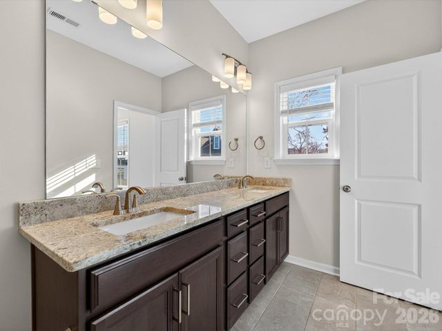 332 Hastings Run Drive, Charlotte, NC 28211