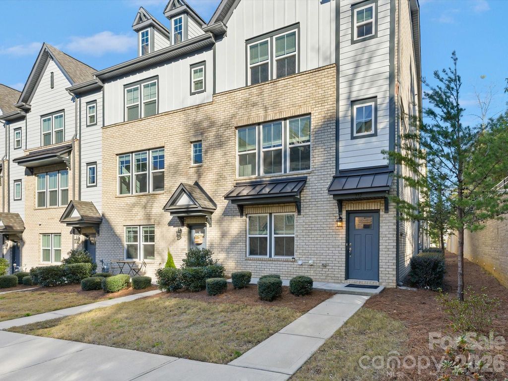 332 Hastings Run Drive, Charlotte, NC 28211