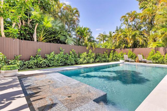 727 NE 17th Way, Fort Lauderdale, FL 33304