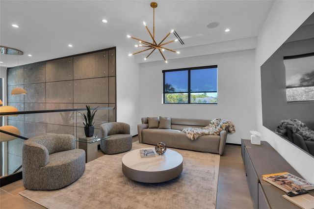 727 NE 17th Way, Fort Lauderdale, FL 33304