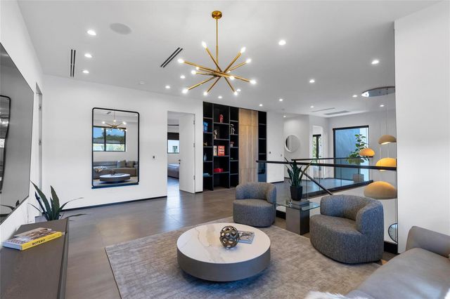 727 NE 17th Way, Fort Lauderdale, FL 33304