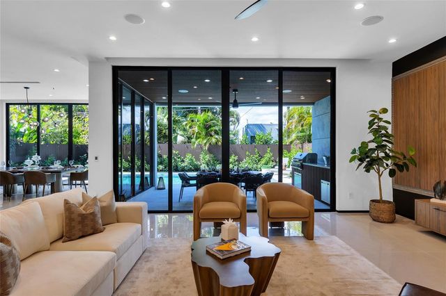 727 NE 17th Way, Fort Lauderdale, FL 33304
