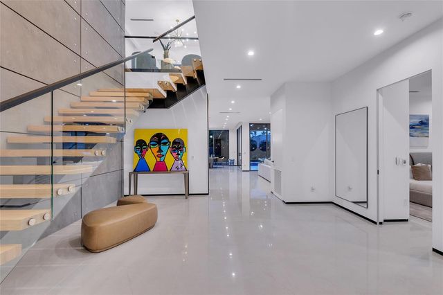 727 NE 17th Way, Fort Lauderdale, FL 33304