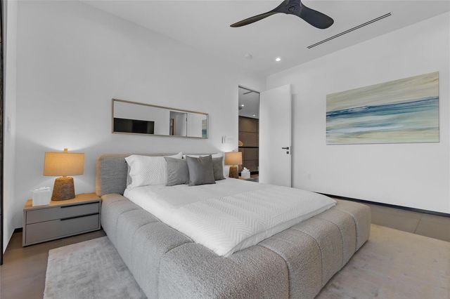 727 NE 17th Way, Fort Lauderdale, FL 33304
