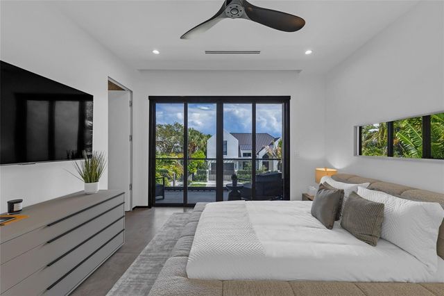 727 NE 17th Way, Fort Lauderdale, FL 33304