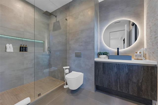 727 NE 17th Way, Fort Lauderdale, FL 33304