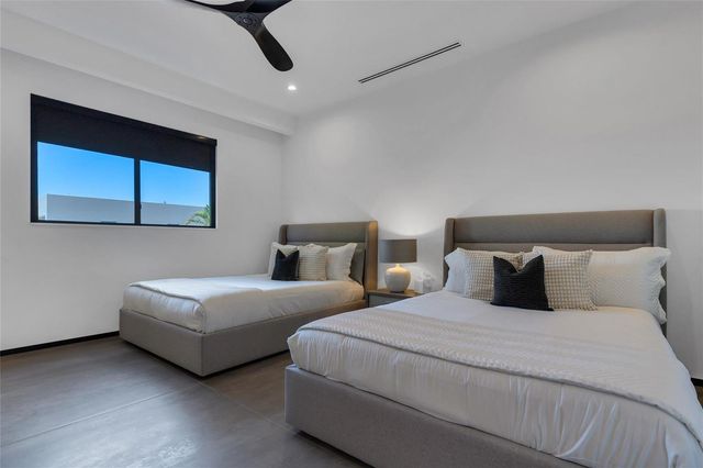 727 NE 17th Way, Fort Lauderdale, FL 33304