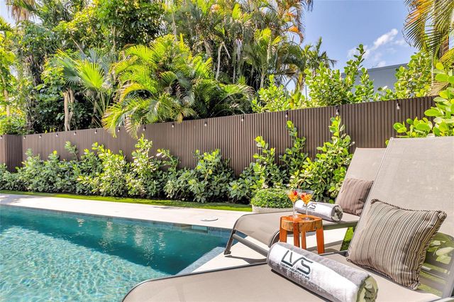 727 NE 17th Way, Fort Lauderdale, FL 33304