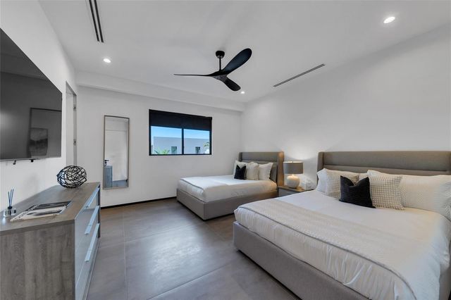 727 NE 17th Way, Fort Lauderdale, FL 33304