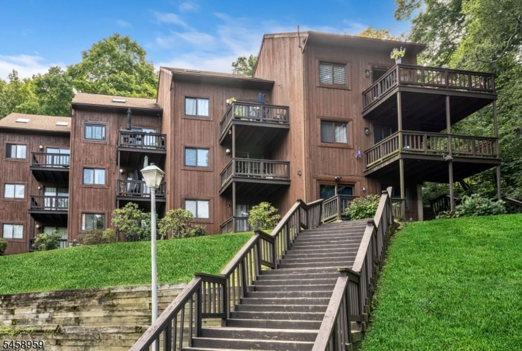 3 Davos Dr 4, Vernon Twp., NJ 07462 — photo 2