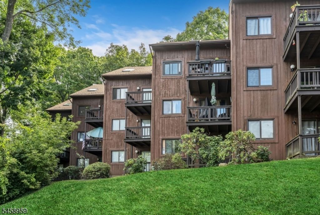 3 Davos Dr 4, Vernon Twp., NJ 07462 — photo 3