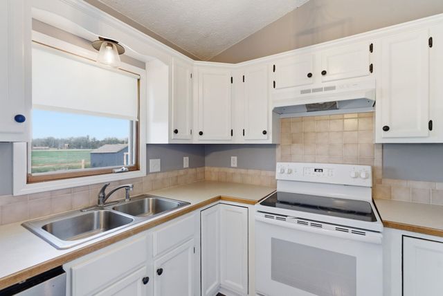 1137 N Burrows St, Belle Plaine, KS 67013