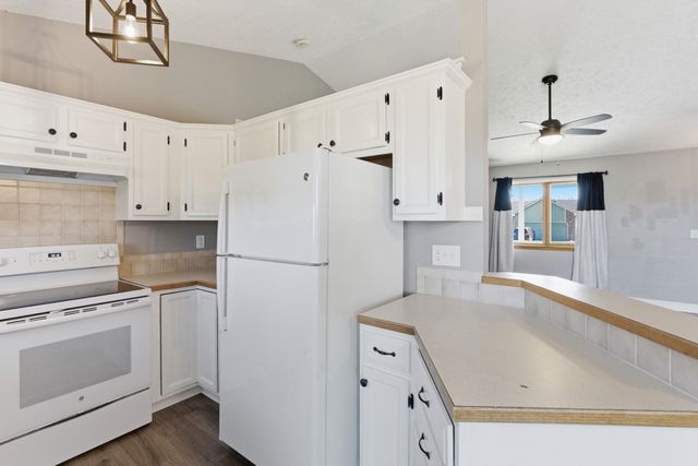 1137 N Burrows St, Belle Plaine, KS 67013